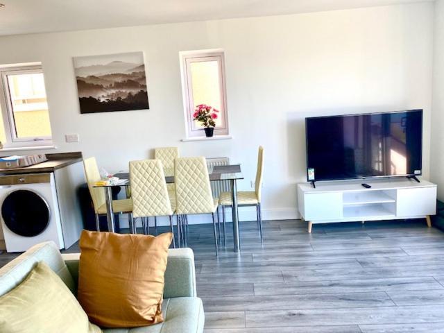 Lovely New 2 Bedroom Condo With Stunning Seaviews Penmaenmawr Экстерьер фото