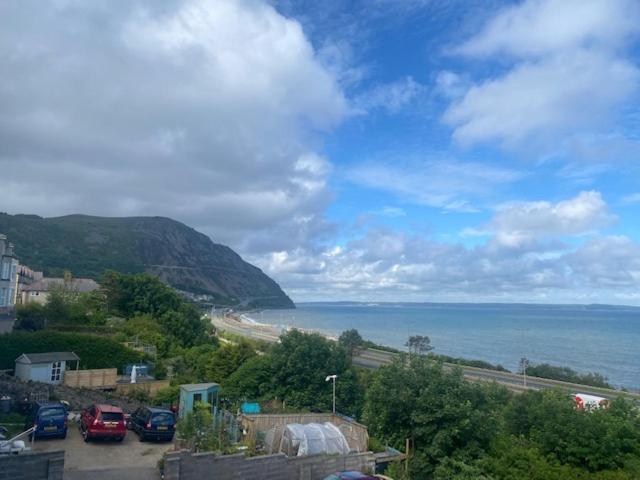 Lovely New 2 Bedroom Condo With Stunning Seaviews Penmaenmawr Экстерьер фото
