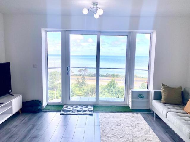 Lovely New 2 Bedroom Condo With Stunning Seaviews Penmaenmawr Экстерьер фото