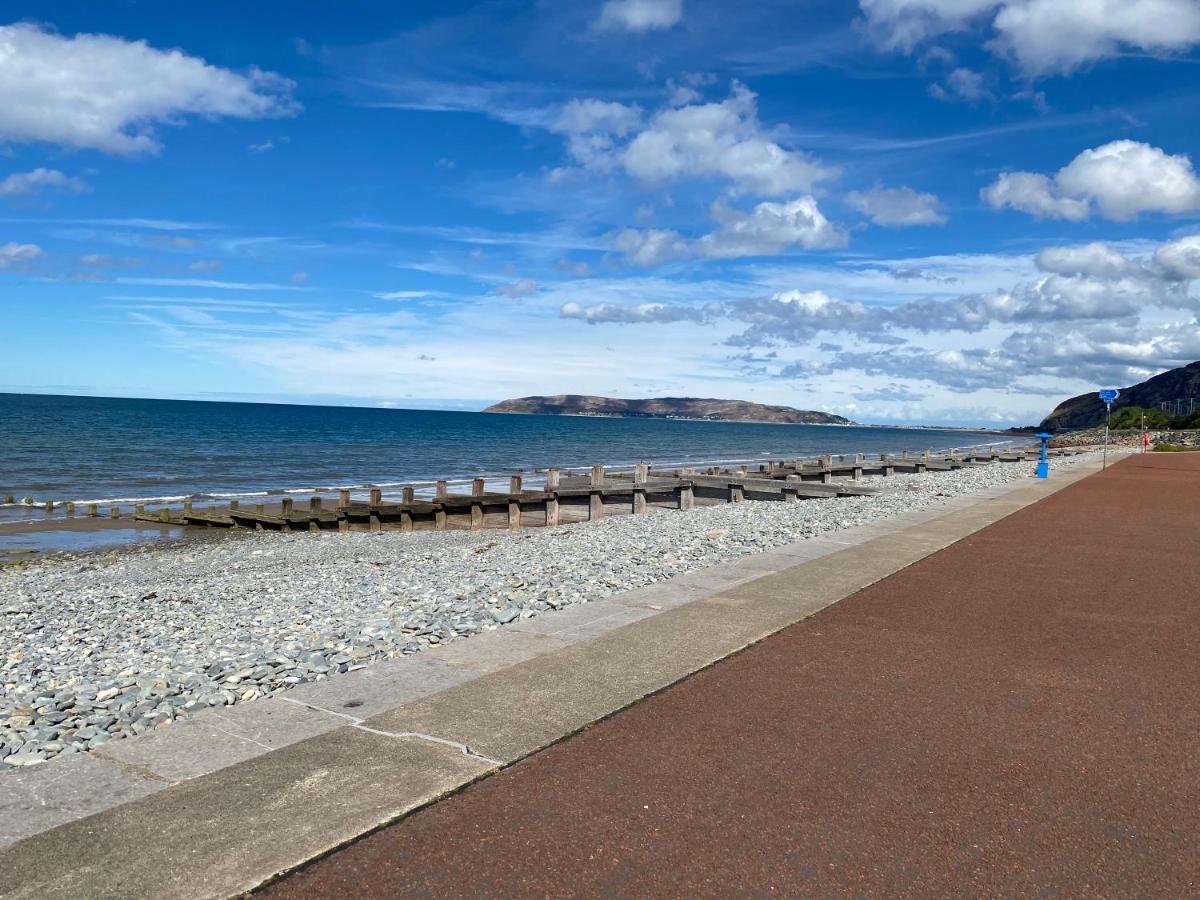 Lovely New 2 Bedroom Condo With Stunning Seaviews Penmaenmawr Экстерьер фото