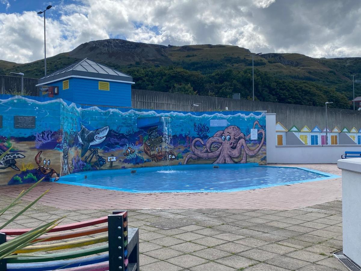 Lovely New 2 Bedroom Condo With Stunning Seaviews Penmaenmawr Экстерьер фото