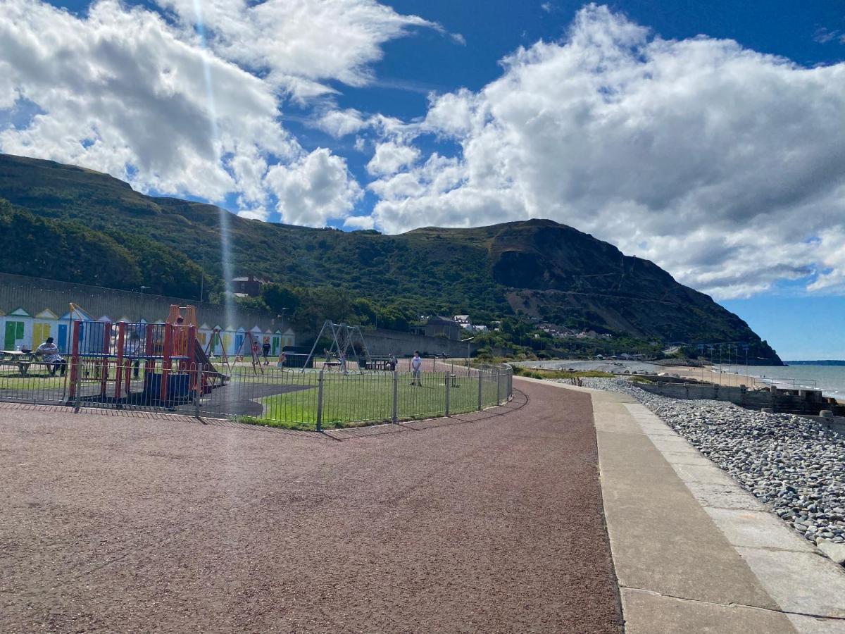 Lovely New 2 Bedroom Condo With Stunning Seaviews Penmaenmawr Экстерьер фото