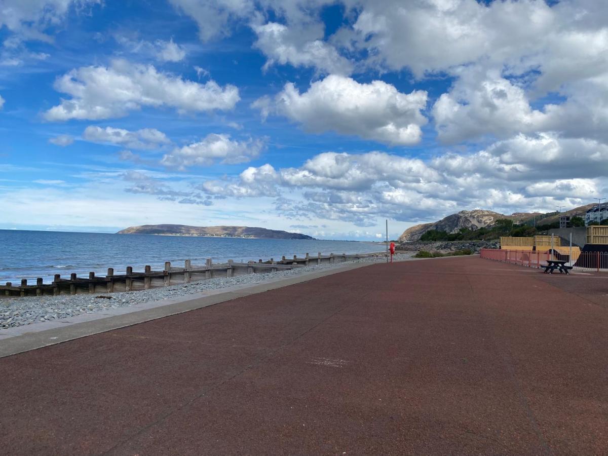 Lovely New 2 Bedroom Condo With Stunning Seaviews Penmaenmawr Экстерьер фото