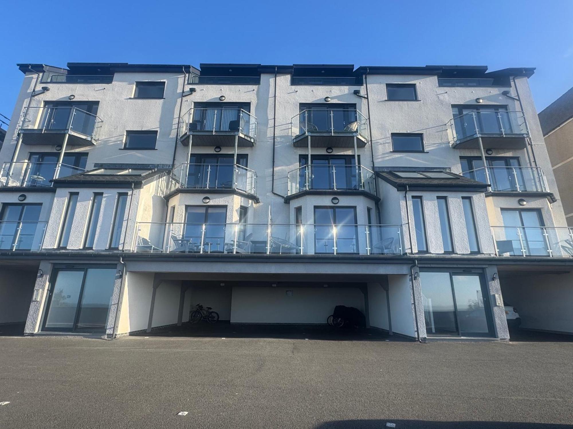 Lovely New 2 Bedroom Condo With Stunning Seaviews Penmaenmawr Экстерьер фото